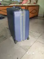 Suitcase with handle tyre