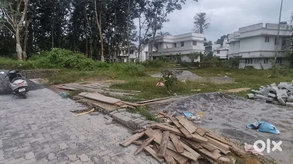 Gated community house plot near kakkanadu pukkattupay busroot