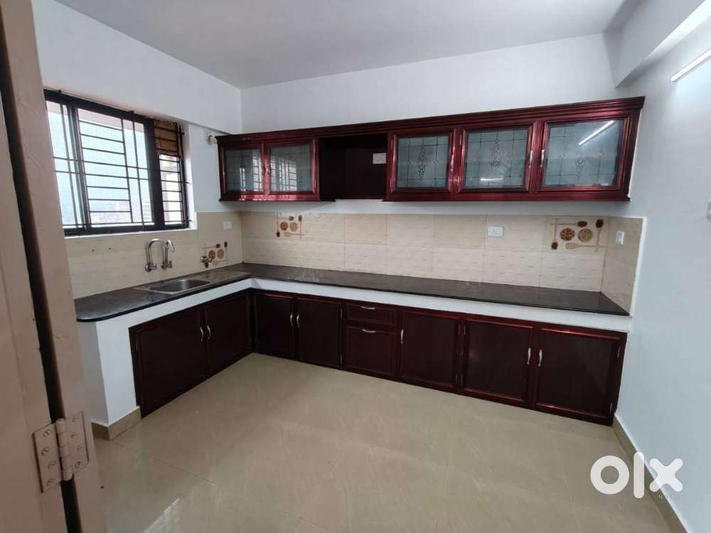 3 bhk unfurnshed Apt at Punkunnam