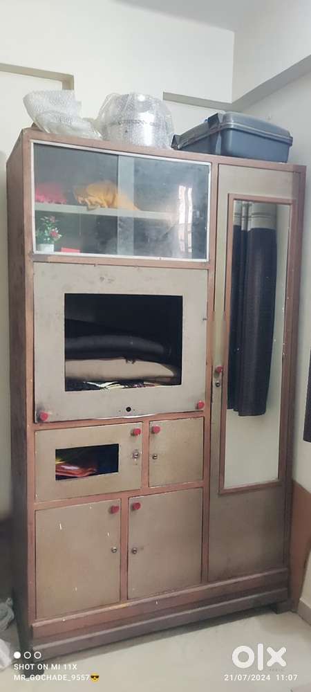 TV Unit Showcase for sale - Strong, Spacious & in Good Condition