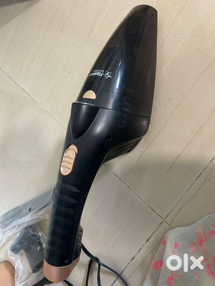 Vacuum cleaner for car