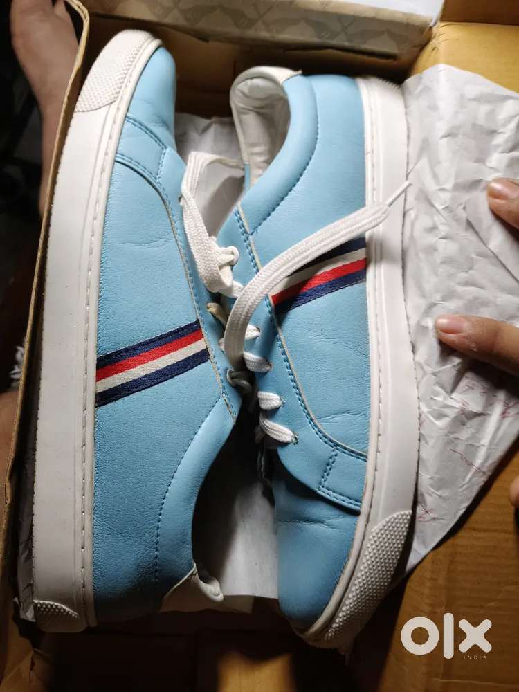 Mast and harbour...cyan sneakers