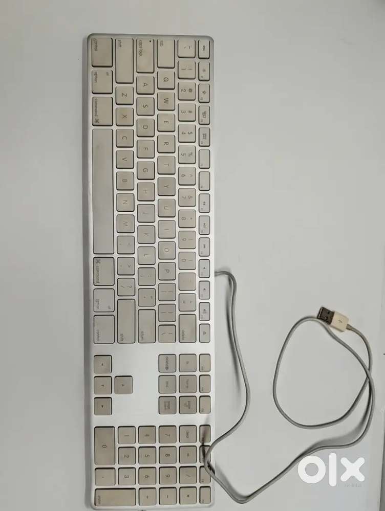 Original Apple USB Keyboard – Excellent Condition