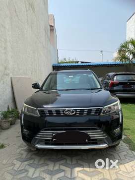 XUV300 Top variant with sunroof