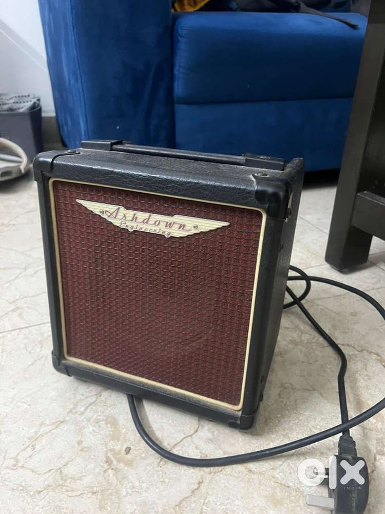 YAMAHA BASS GUITAR AND AMPLIFIER COMBO