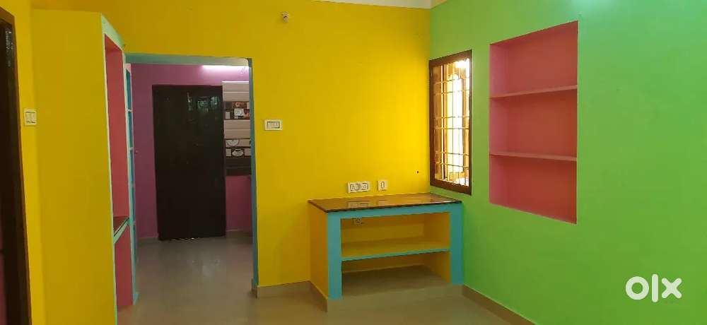 HOUSE FOR RENT NEAR MAIN ROAD