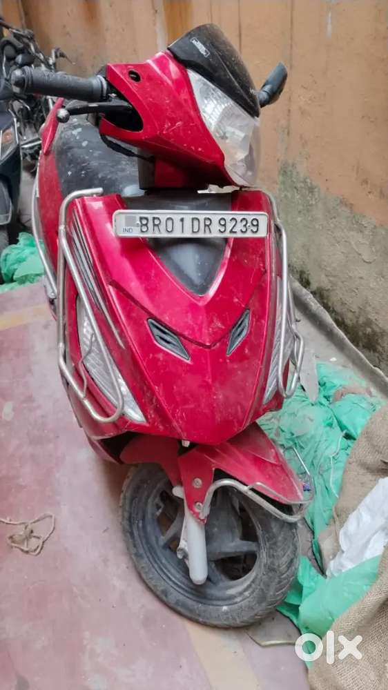 Hero Maestro Red Colour