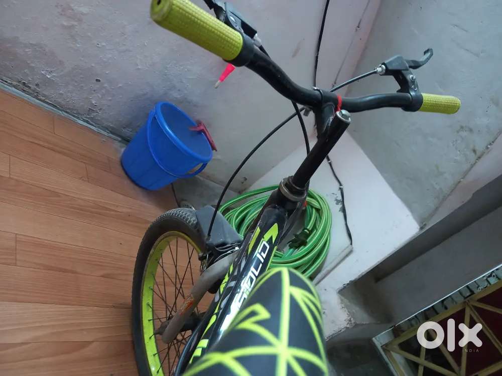 Streethawk kids Bicycle in green and black color