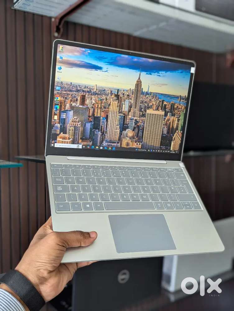 SURFACE GO CORE I5-10TH GEN  16GB  256GB  12.5 TOUCHSCREEN