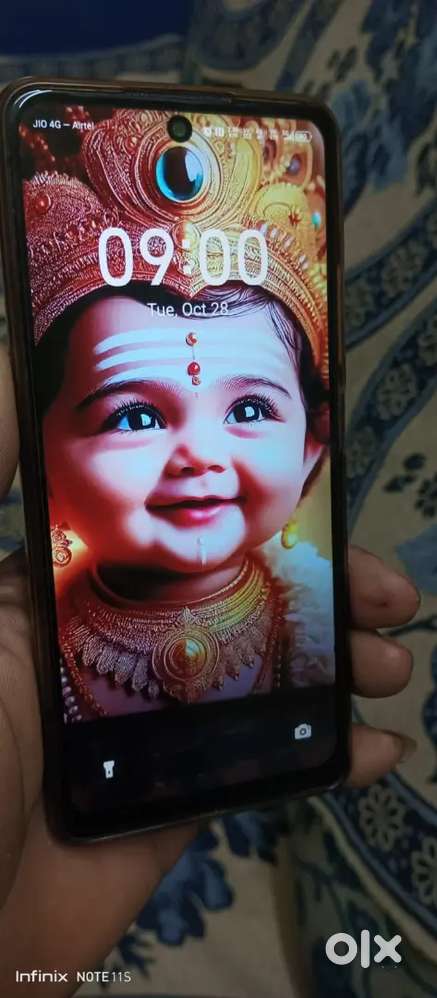 Tecno 5g 256gb Wireless keyboard. Bluetooth speaker,