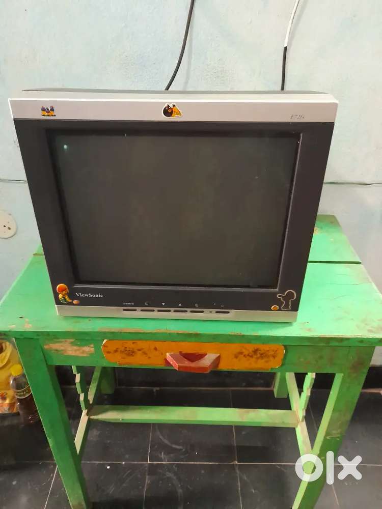 Goderj t.v black,white