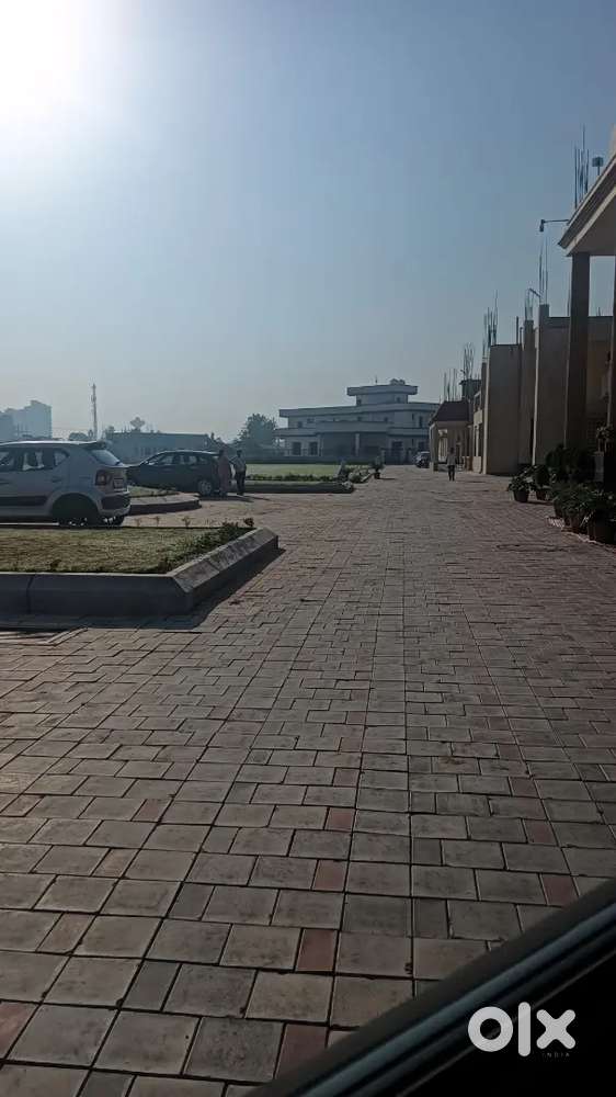 100 gaj Plot sector 92 gurudwara road facing