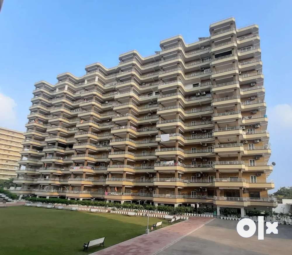 Flat for sale in Green Park Apartments, Quarsi Bypass.