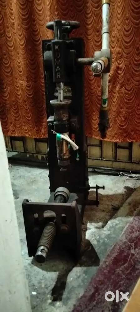 Hand injection molding machine