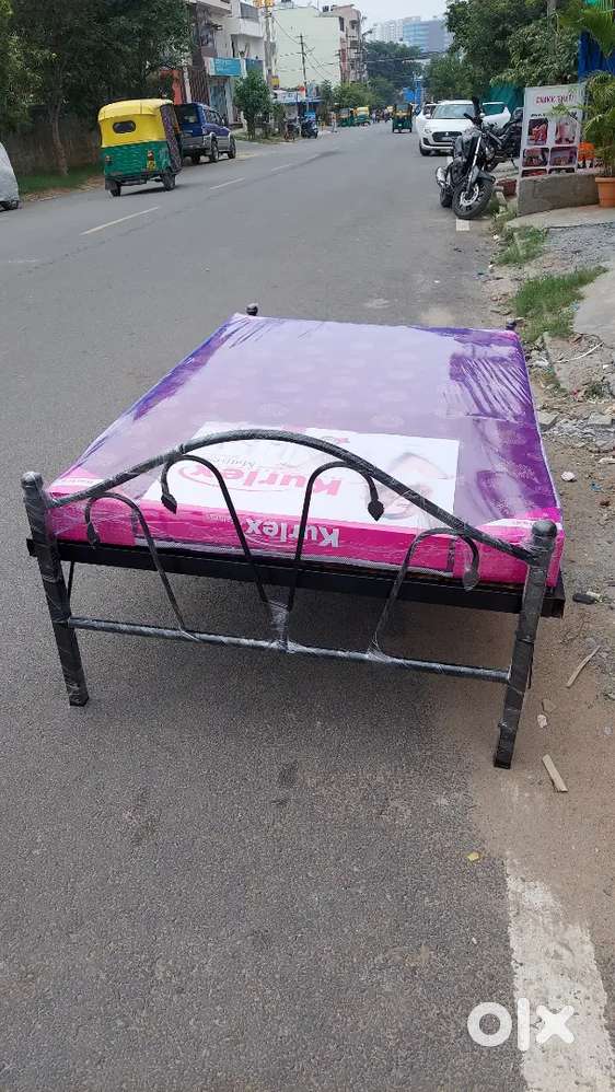 Brand new metal cot 4x6