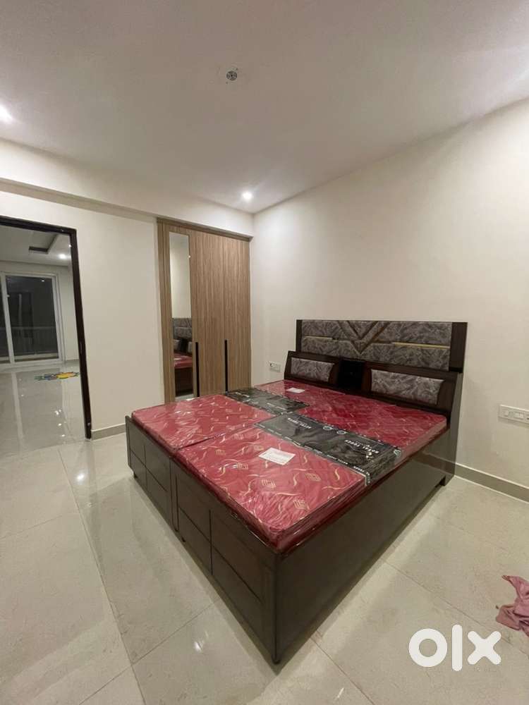 Fully furnished new untouched 3bhk flat, near CU highway.