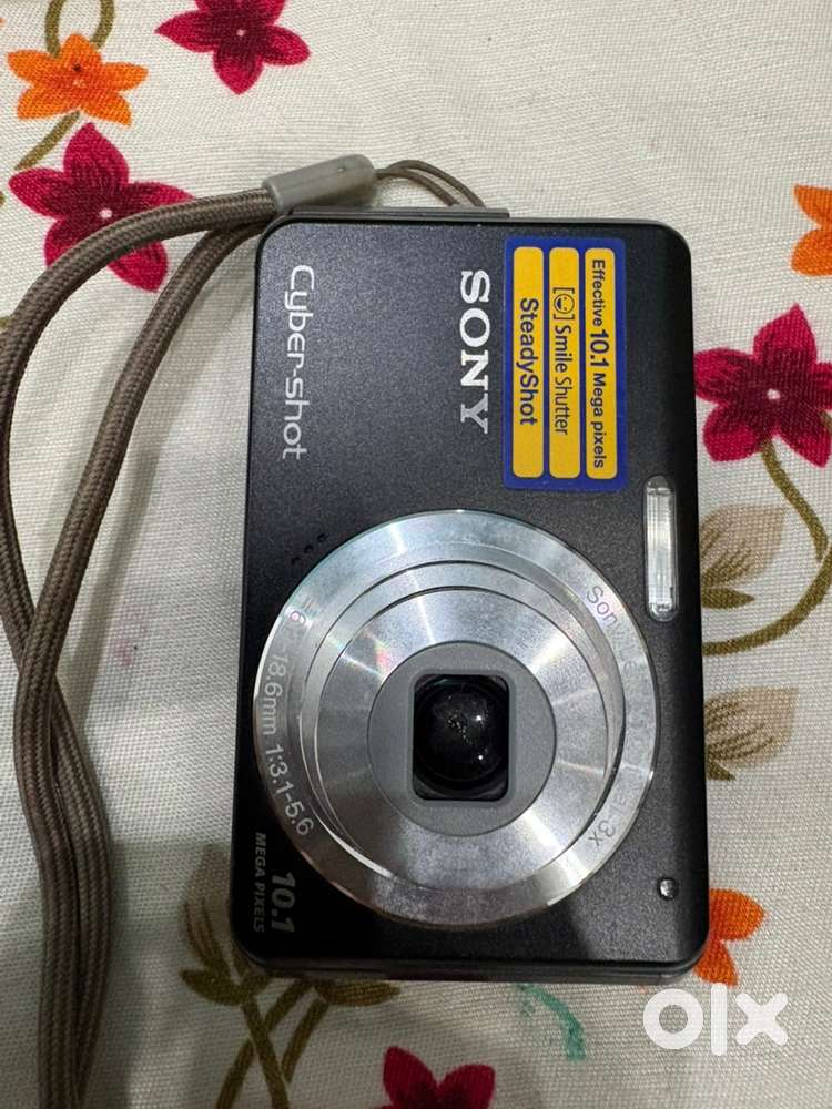 Sony Cyber Shoot camera with box and bill