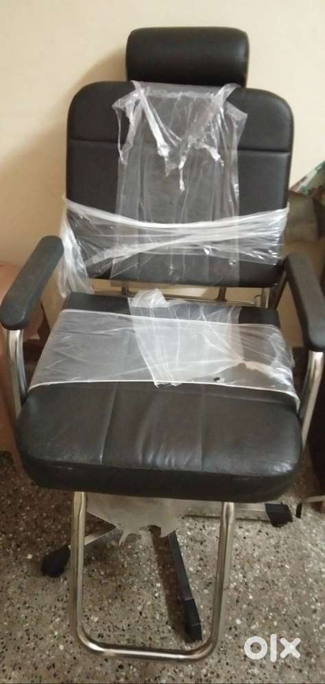 I want to sale my used parlor their and mack up item's