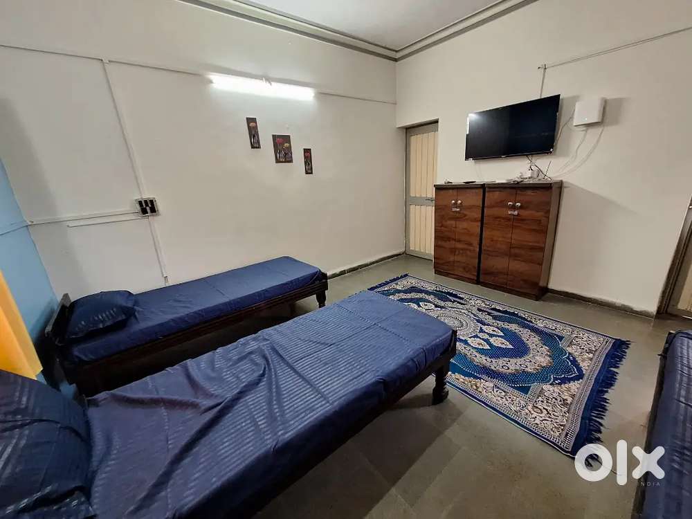 Fully Furnished PG for working men near chhani circle.