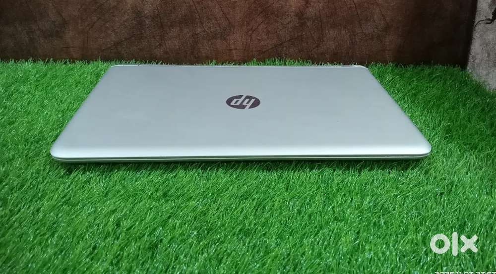 Laptop HP 4 GB Graphics i5 6th gen 1TB HDD 8GB RAM
