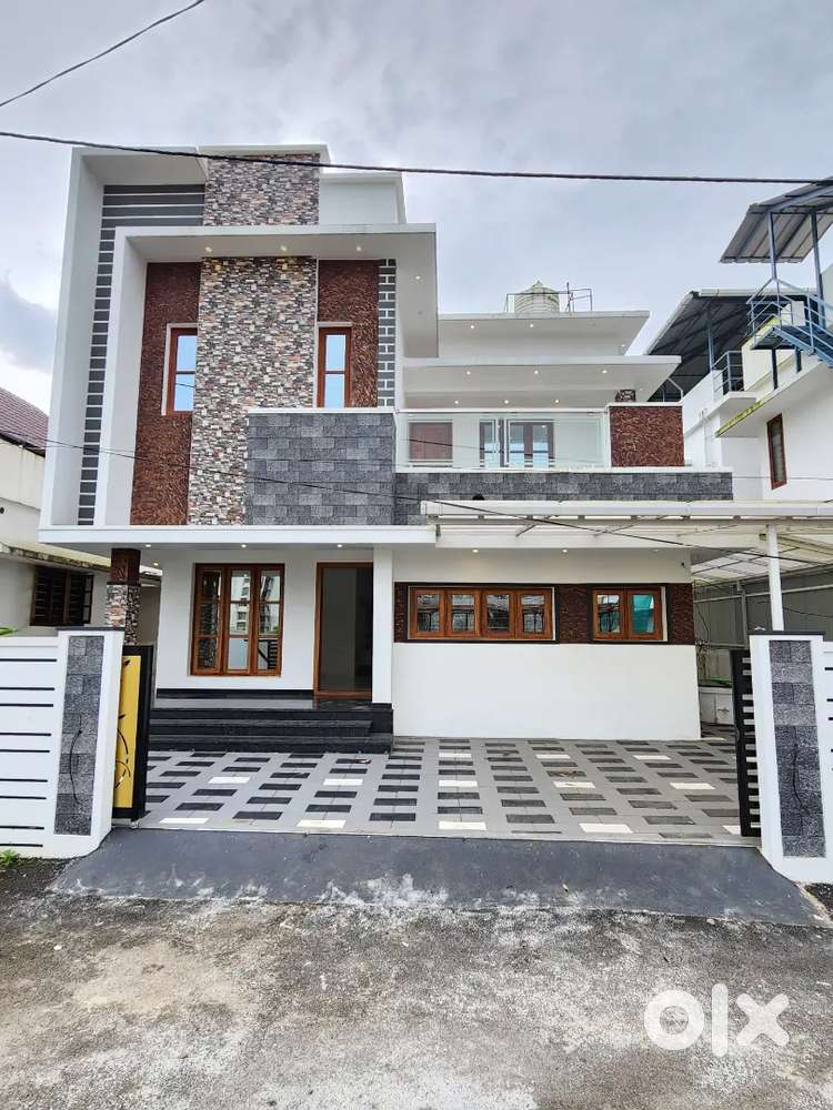 ELEGANT 4BHK VILLA FOR SALE IN KAKKANAD INFOPARK VIKASAVANI