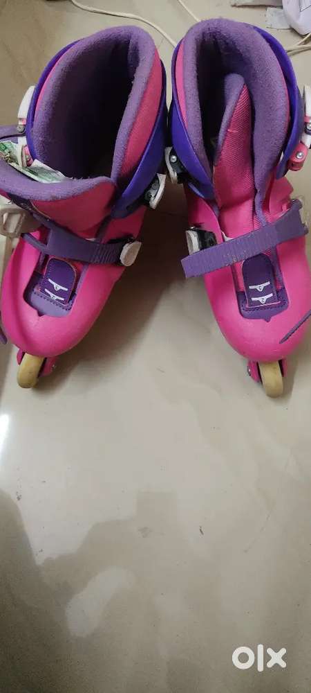 Selling my Oxelo brand scates, in excellent condition, barely used.