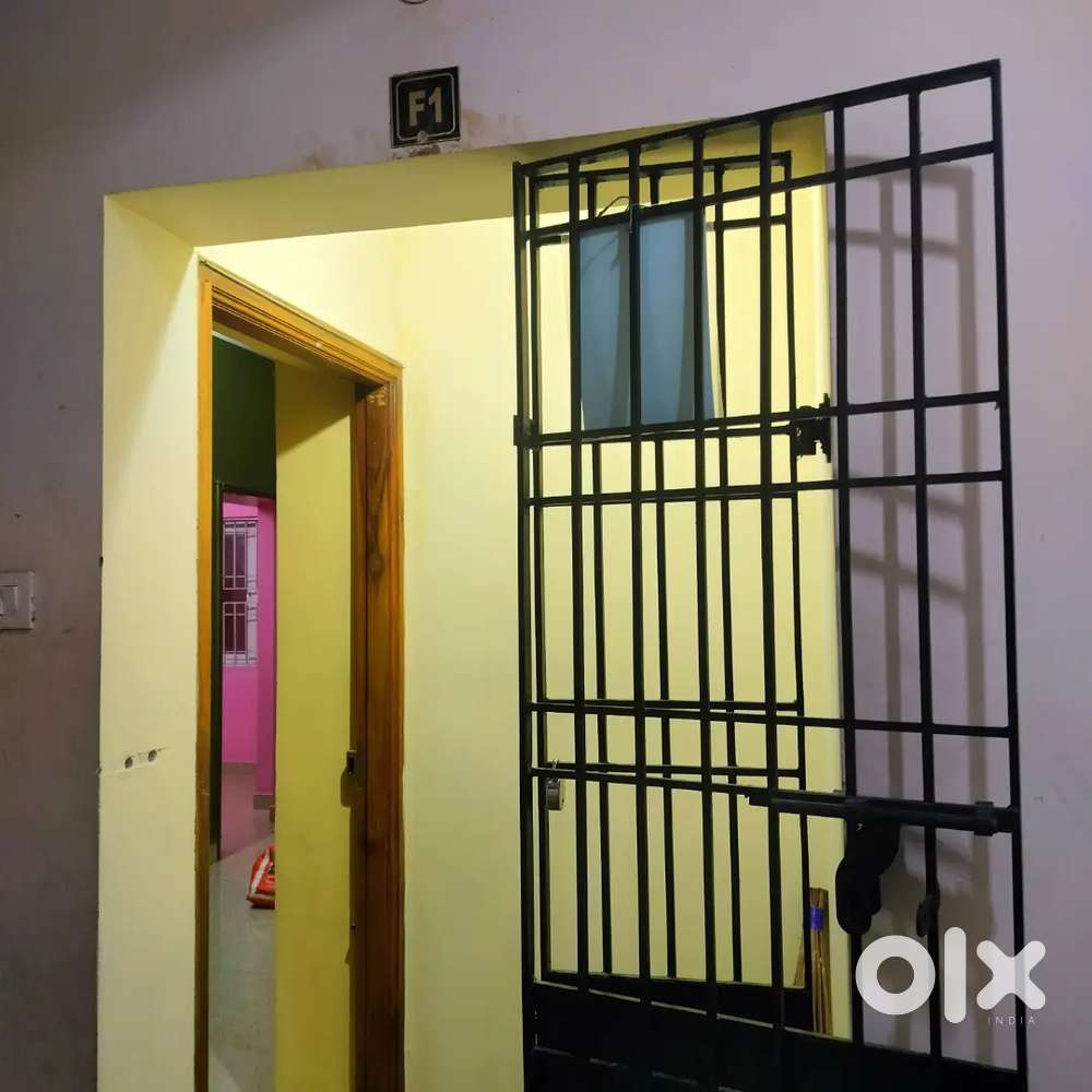 7 years old flat compact 2 bhk