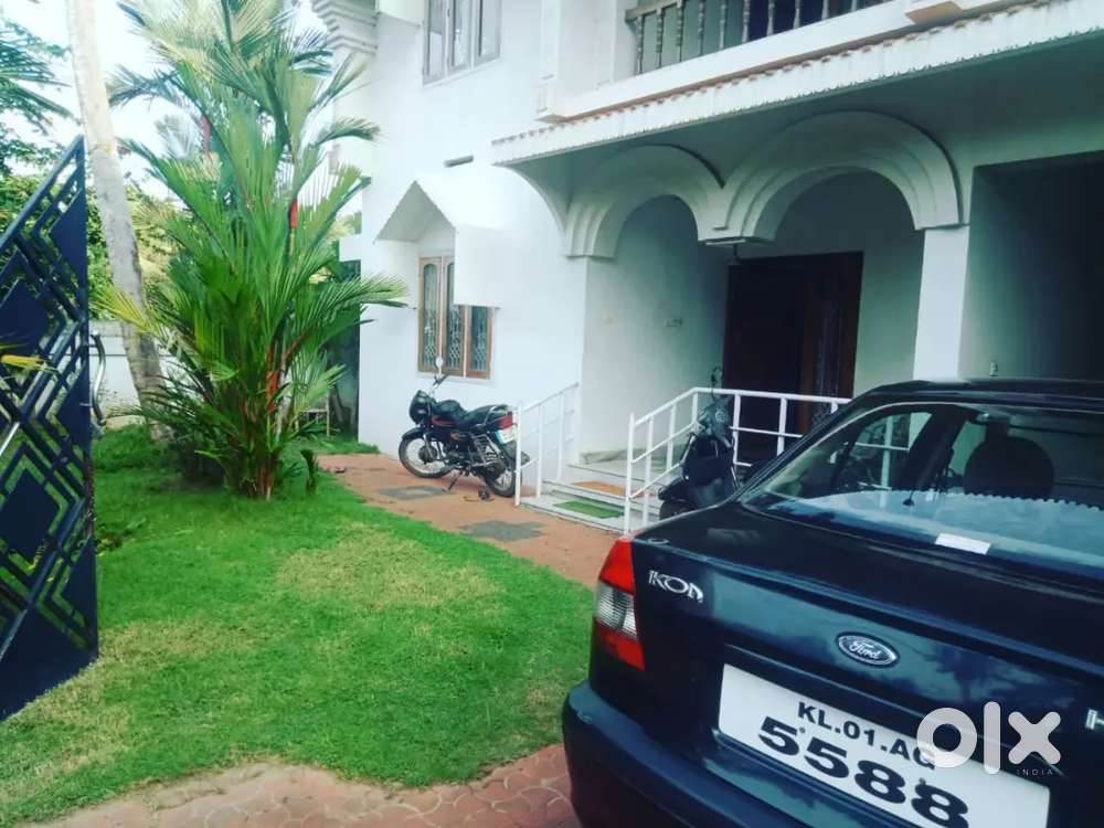 10.5 cent 3500 sqfeet 5 bhk redbric house for sale