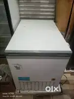 Ice cream refrigerator and cold drink refrigerator