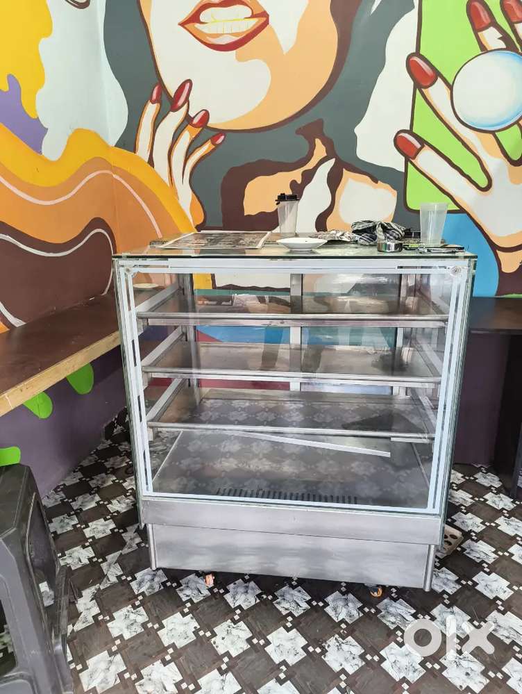 Bakery display counter
