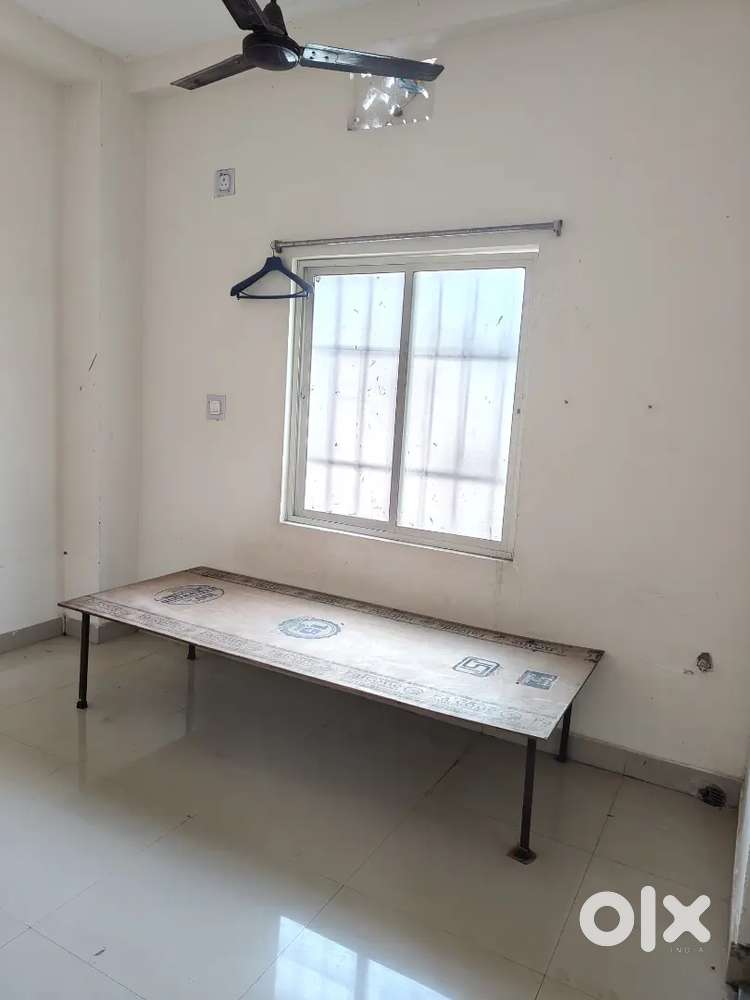 One room with attached bathroom and kitchen available for girls