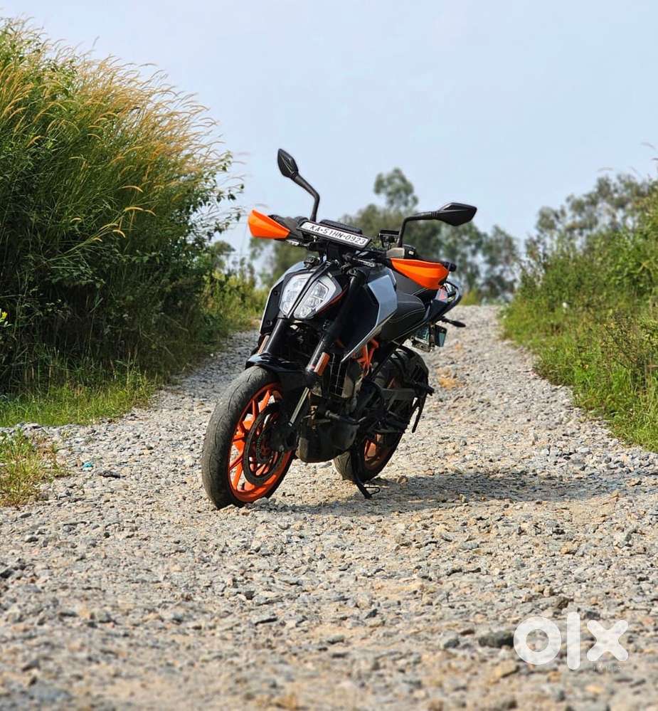 KTM Duke 390 (2020) in excellent condition.