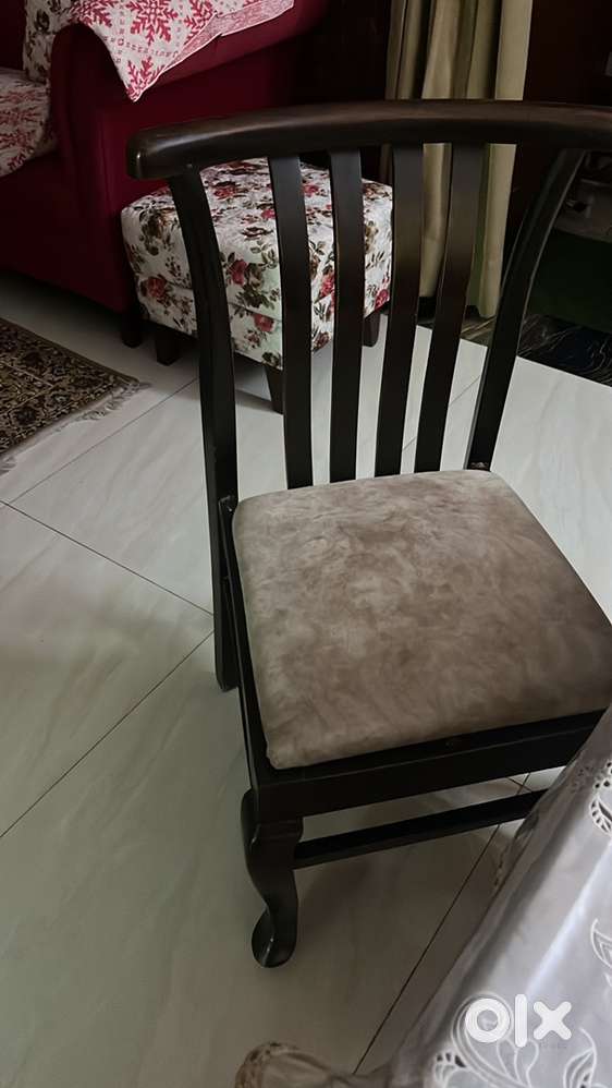Dining tabel set of six chairs