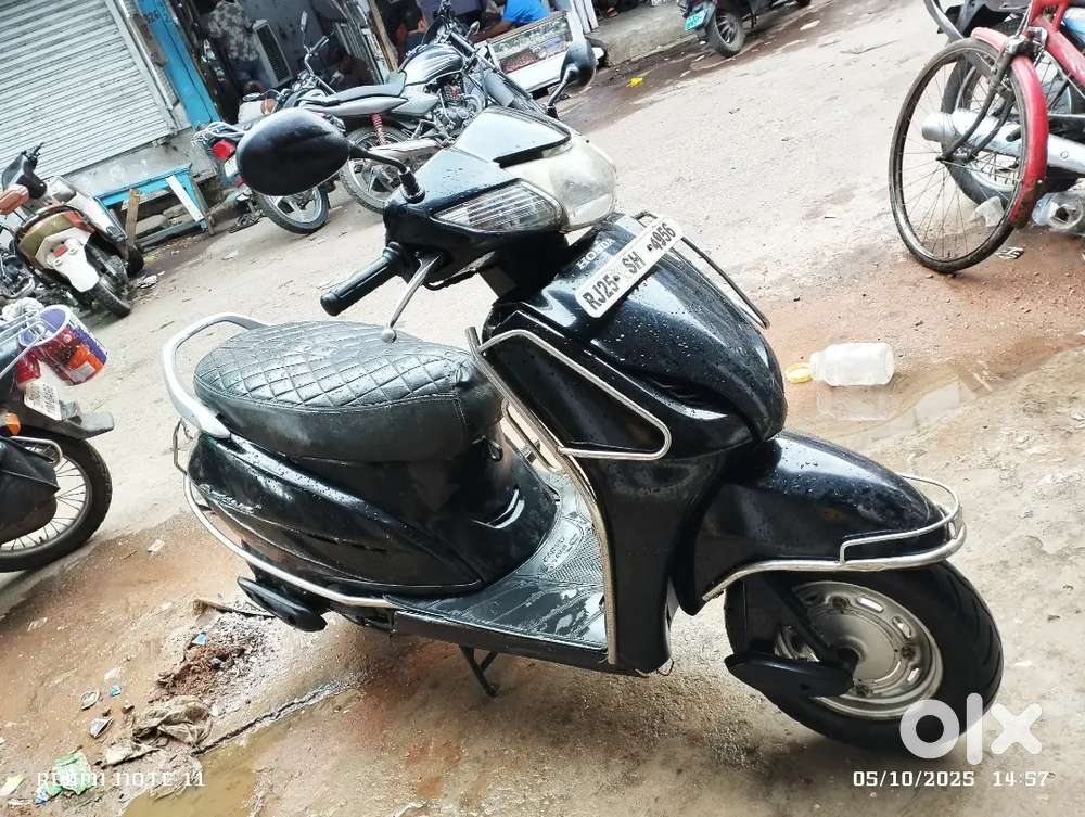 Honda Activa black colour