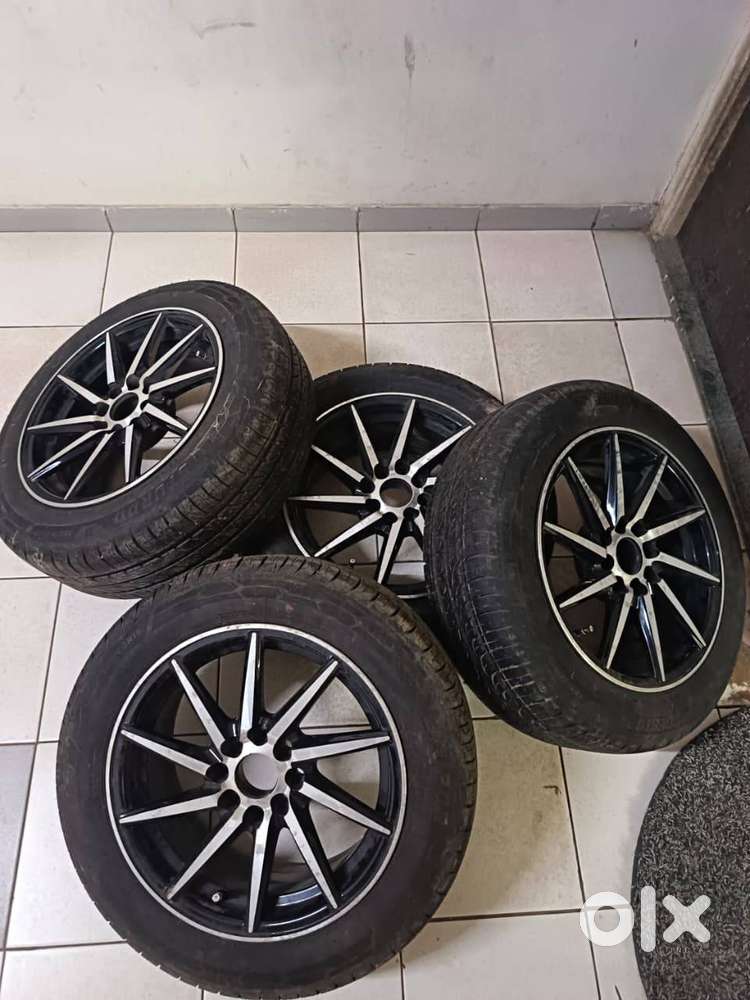 15 INCH Alloys with Brand new tyres