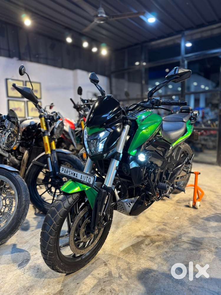 Bajaj Dominor 400