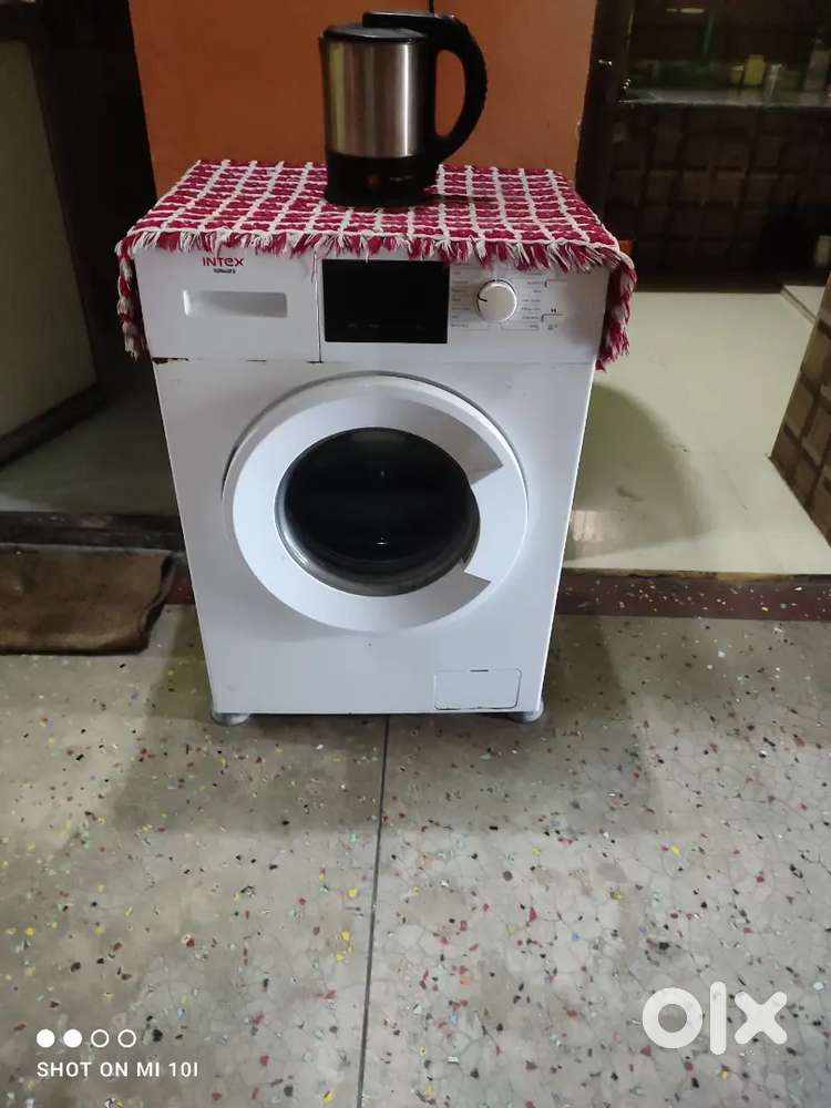 Intex fron door 8ltr washing machin 2 yr old