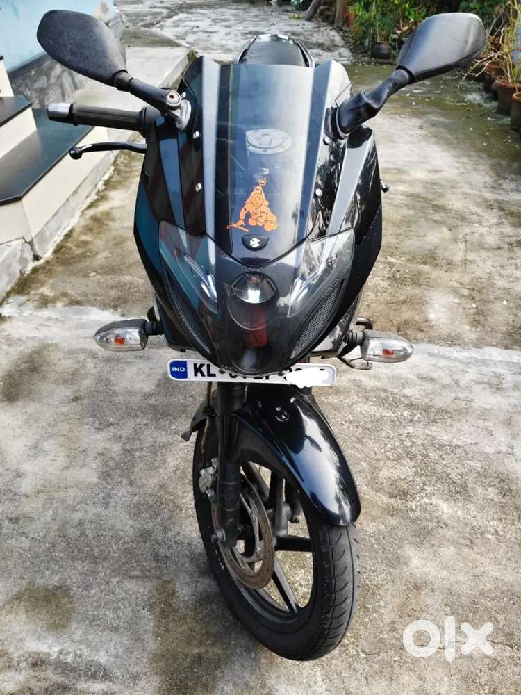Bajaj Pulsar 220Fi 2014 - Black - single owner - well maintained - Tvm