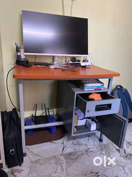 Computer table