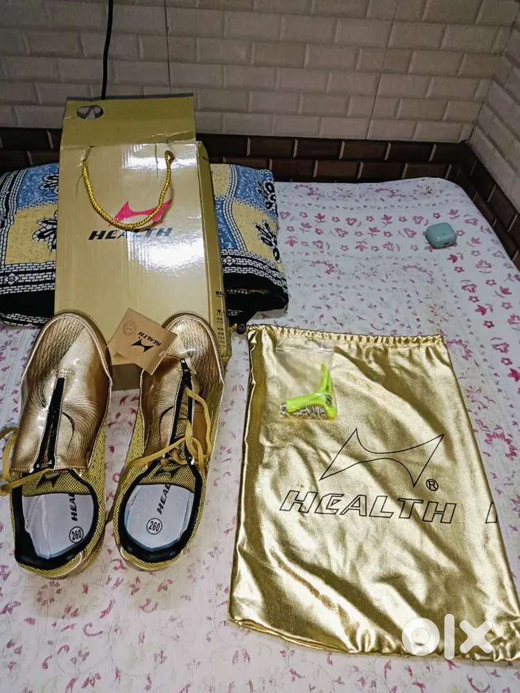 Health running spike track and field. Size 8