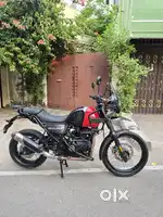 Royal Enfield HIMALAYAN 411CC BLACK AND RED