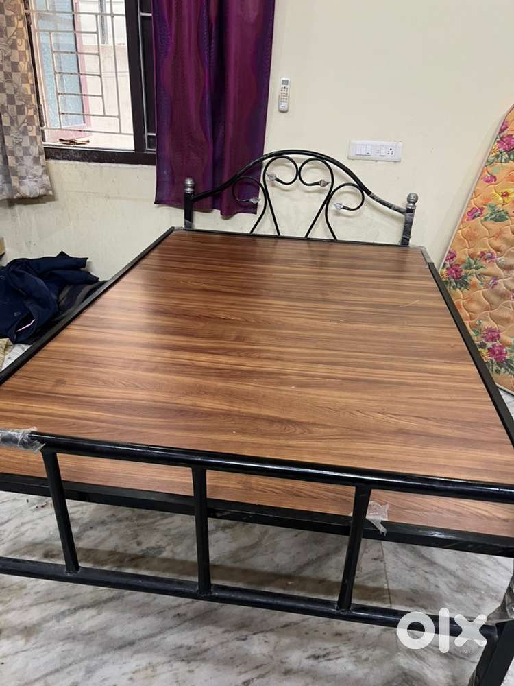 Metal foldable bed