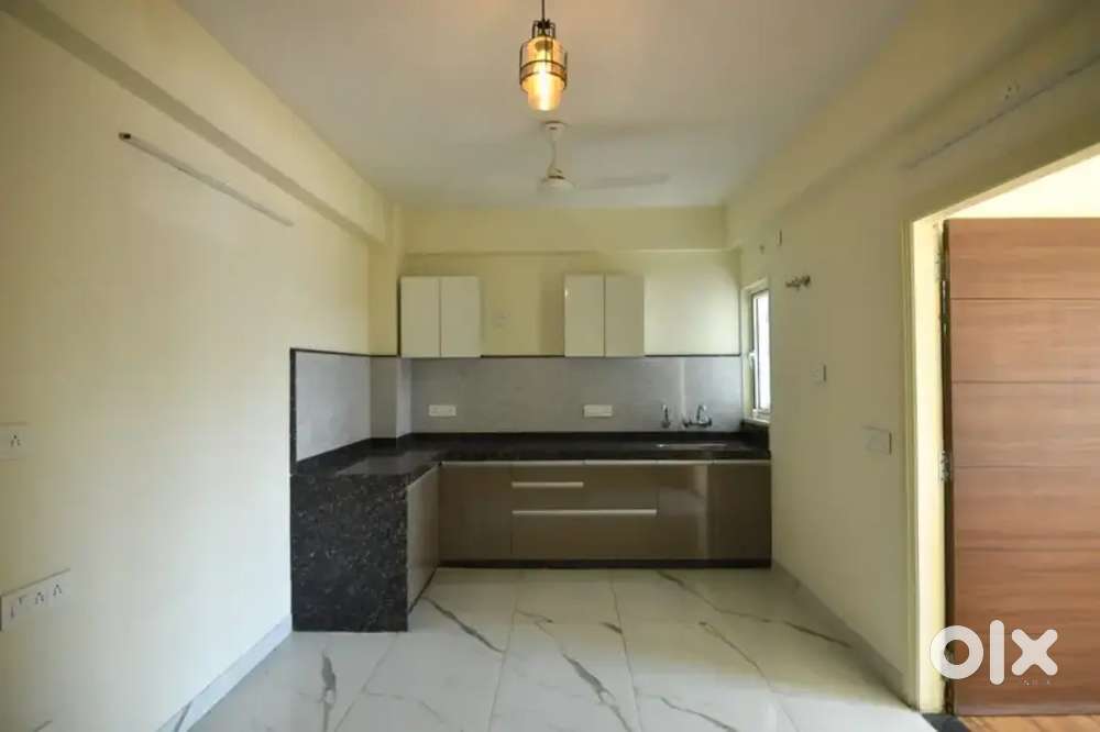 Prime 6th Floor 1 BHK Flat  Semi-Furnished & 24/7 Water Assurance