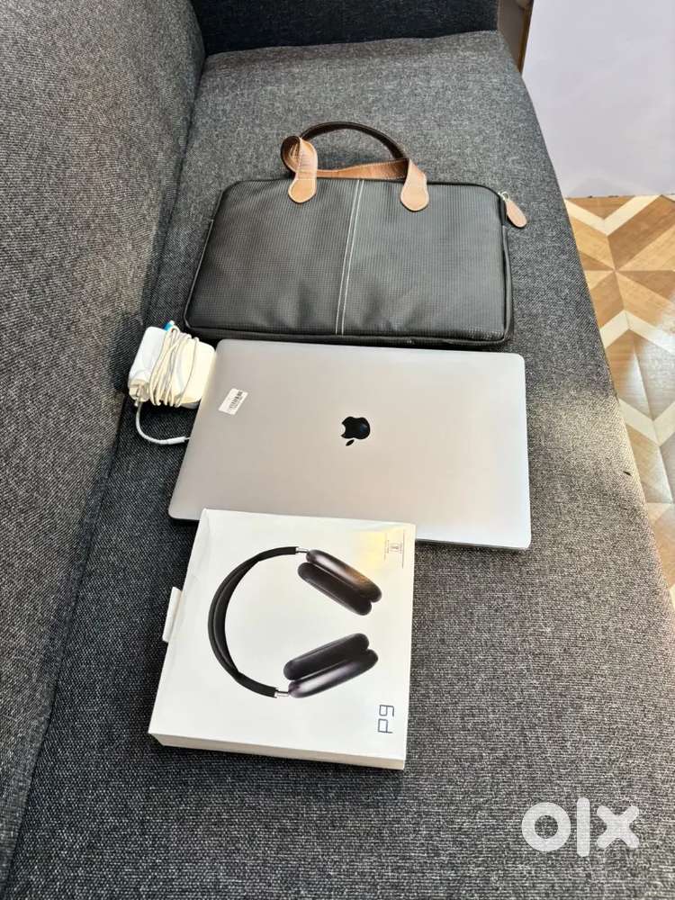 Apple mackbook pro A1990 core i7 laptop but now with 2 gb graphics