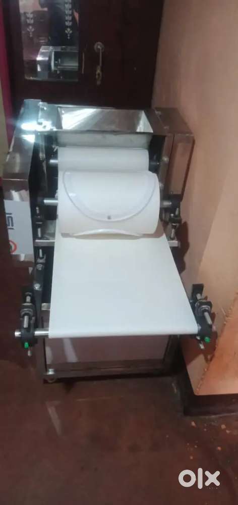 Automatic roti making machine