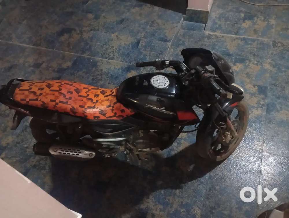 Pulsar bike red black