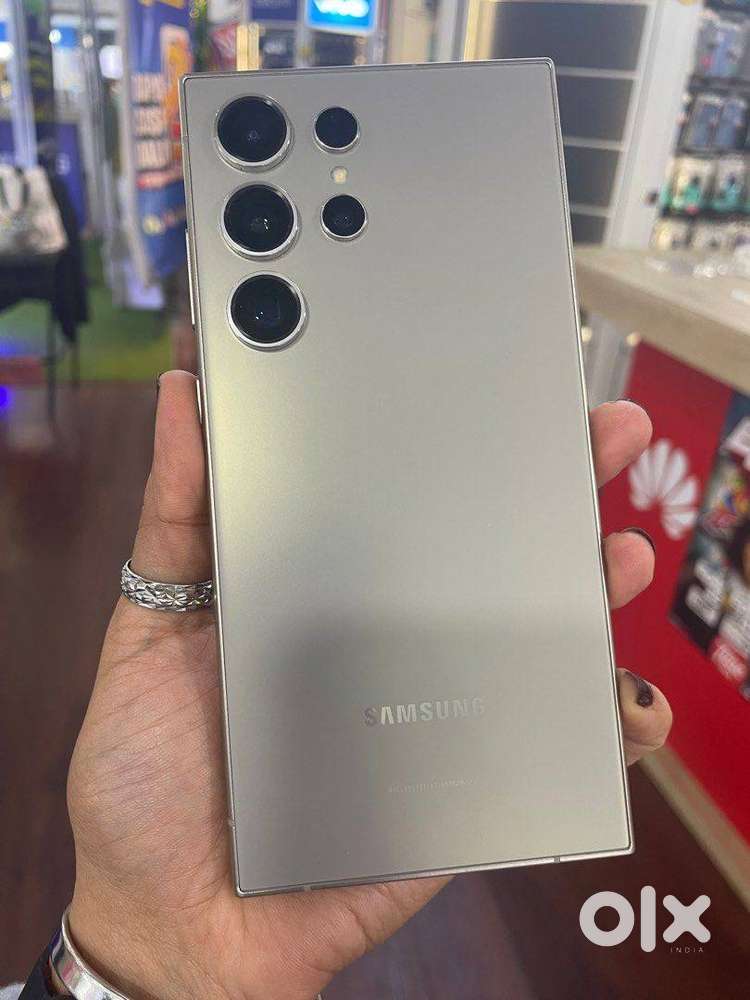 Selling Samsung S24 Ultra, Less Used, Mint Condition,12/256GB Variant.