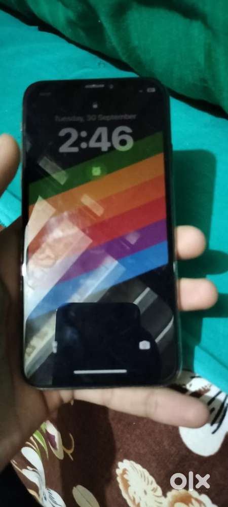 iPhone xs 64 gb good condition