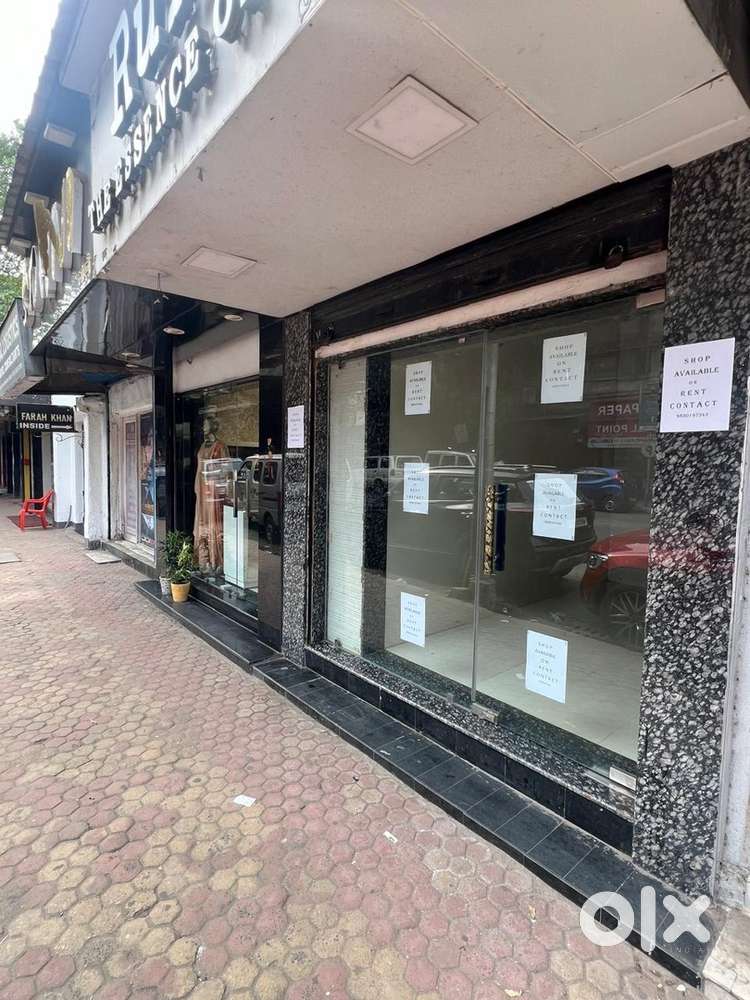 Shop on main road /No water connection