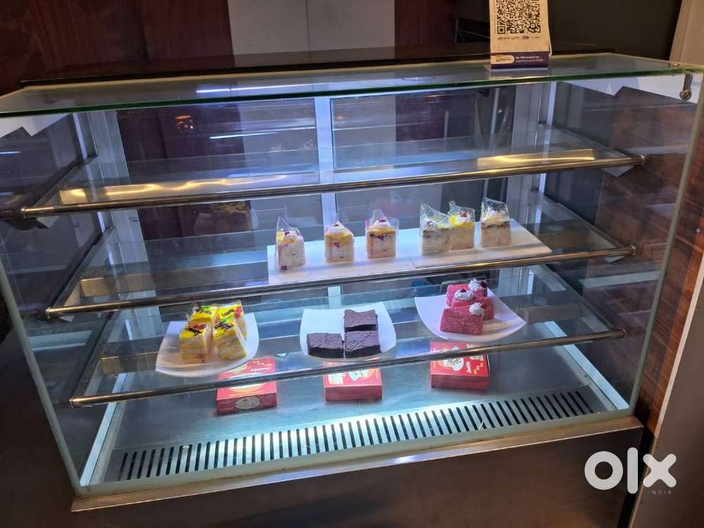 Bakery Display Units & Mini Freezer